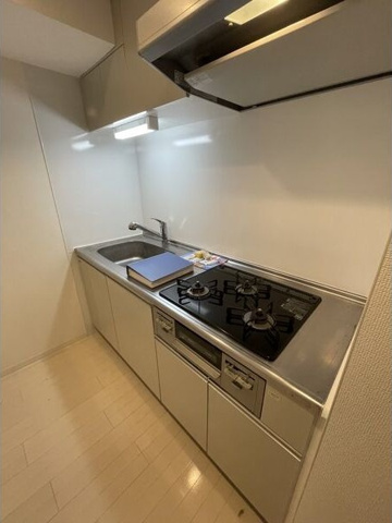 キッチン　※写真は同じマンションの違う部屋のものになります。