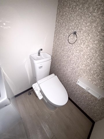 トイレ　温水洗浄機能付便座で快適にご利用いただけます！