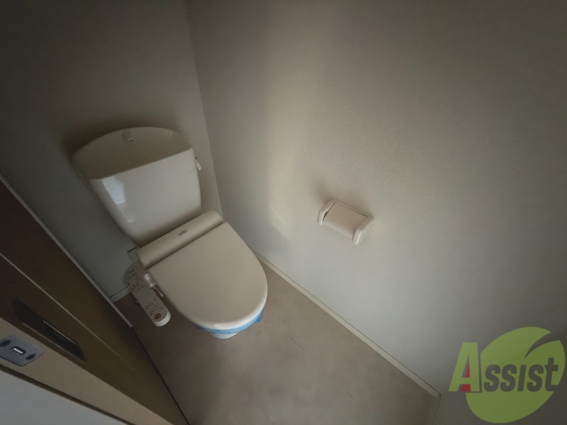 トイレ　トイレはウォシュレット機能付きです。安心して使用できますね。