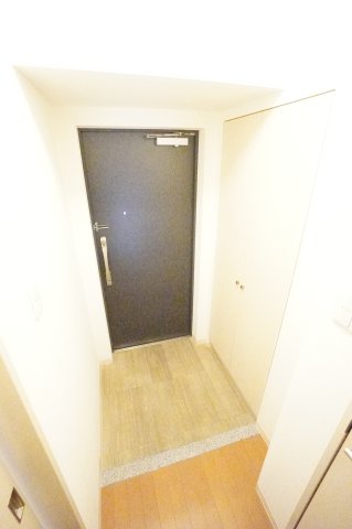 玄関　※同物件・同タイプの写真です。