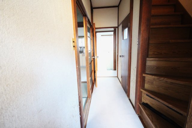 若山一丁目田中貸家の玄関写真