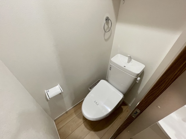 トイレ　同施工会社参考写真です