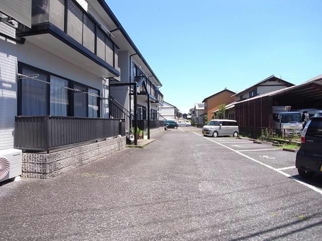 【関市下有知のアパートの駐車場】