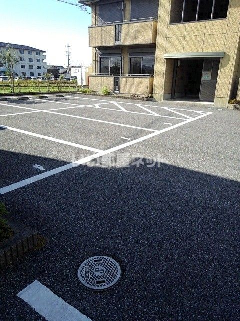 【アムールAの駐車場】