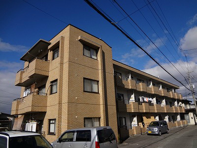 松本市平田東のマンションの建物外観