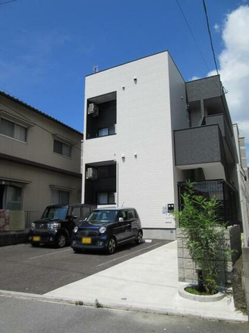 熊本市中央区黒髪のアパートの建物外観