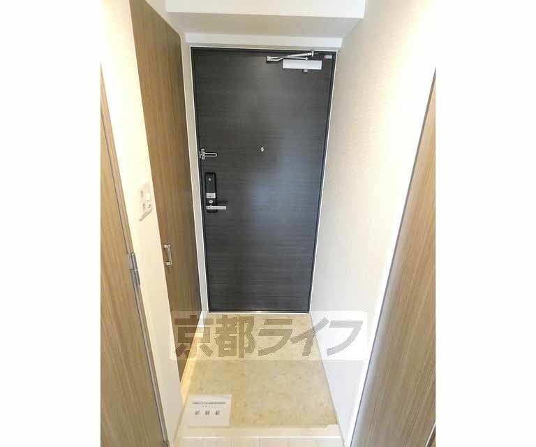 【京都市下京区梅小路高畑町のマンションの玄関】