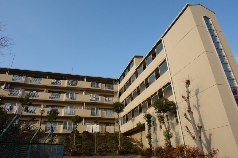奈良市秋篠町のマンションの建物外観