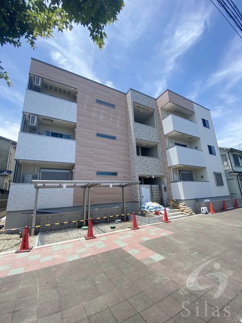 【堺市堺区出島町のアパートの建物外観】