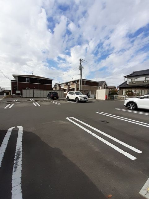 【東松島市大曲のアパートの駐車場】