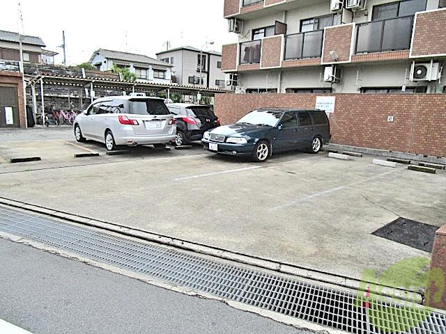 【吹田市南正雀のマンションの駐車場】