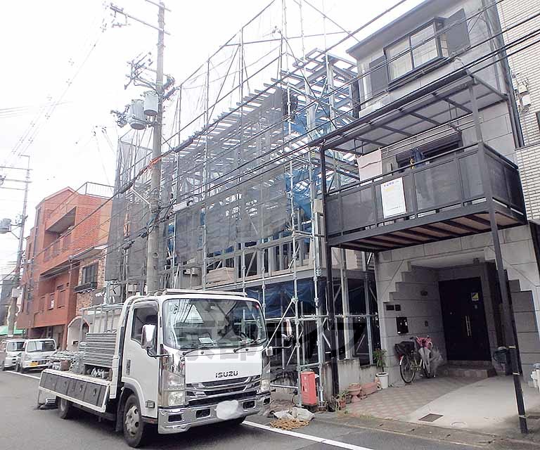 【京都市左京区一乗寺高槻町のマンションの建物外観】