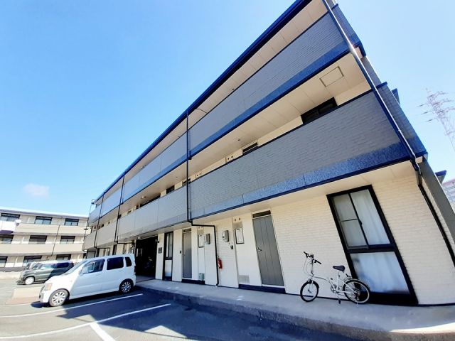 【田原市田原町のアパートの建物外観】