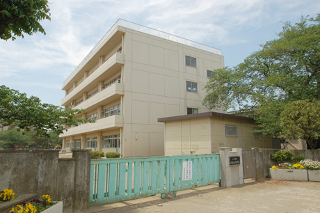 【ラミーユ大宮ハイライズルナール棟の小学校】