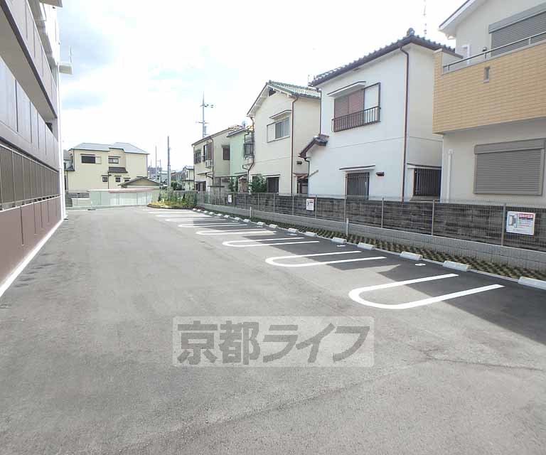 【枚方市楠葉中町のアパートの駐車場】