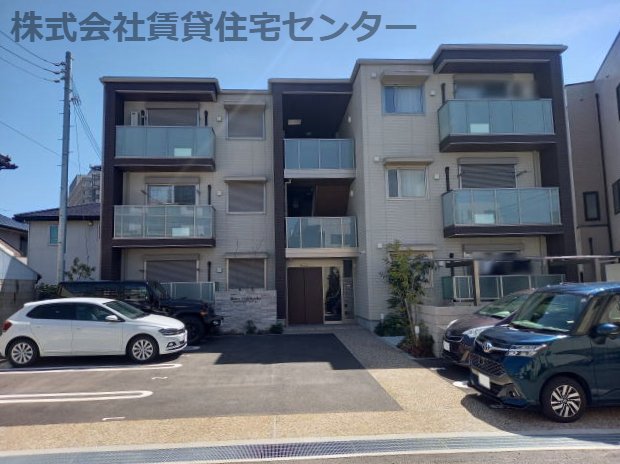 和歌山市茶屋ノ丁のマンションの建物外観