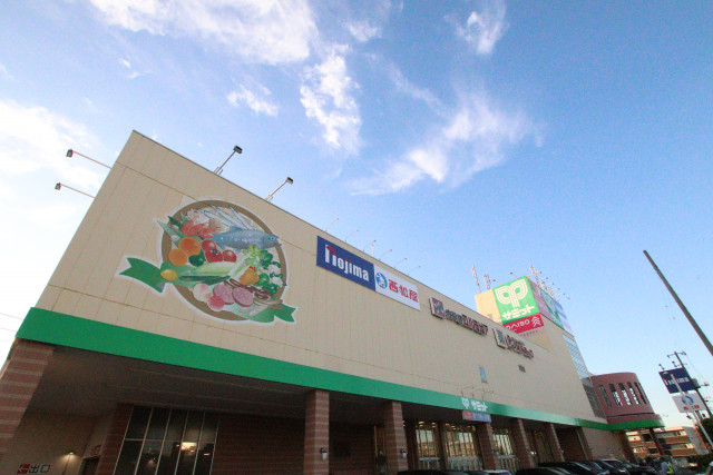 ショッピングセンター　西松屋　サミット東寺方店（ショッピングセンター）まで300m