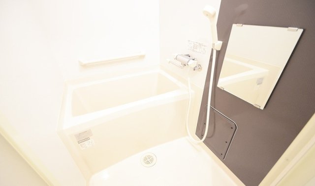 バス・シャワールーム　同物件、別号室のものです。