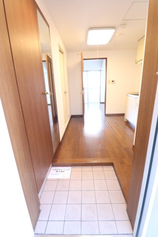 玄関　同間取り別部屋の参考写真です。