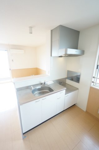 キッチン　※同物件・反転タイプの写真です。