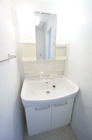 洗面設備　※同物件・反転タイプの写真です。