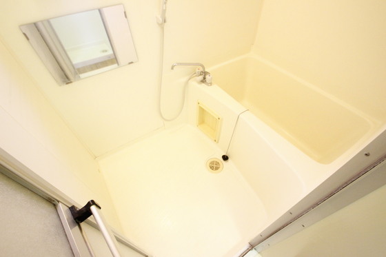 バス・シャワールーム　※別室の写真を使用しております※