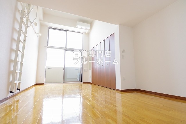 その他　別角度からの洋室です！