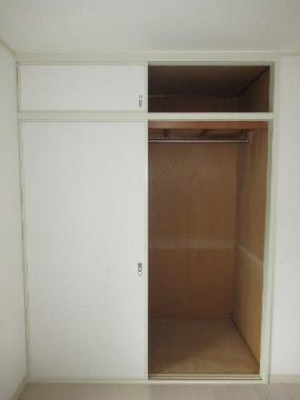 ヴィラオリエント　収納　洋室収納