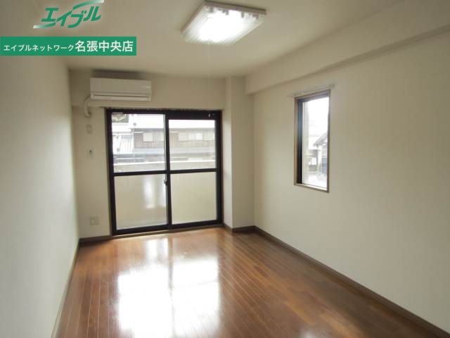 居室・リビング　同物件・別室の写真です。