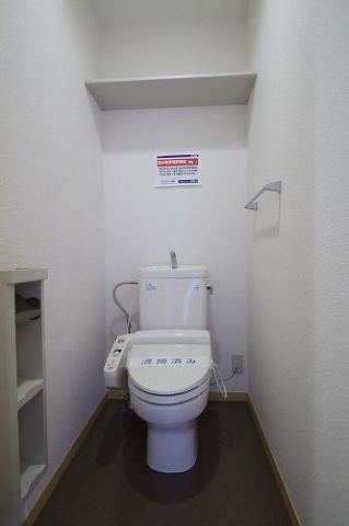 トイレ　類似室内