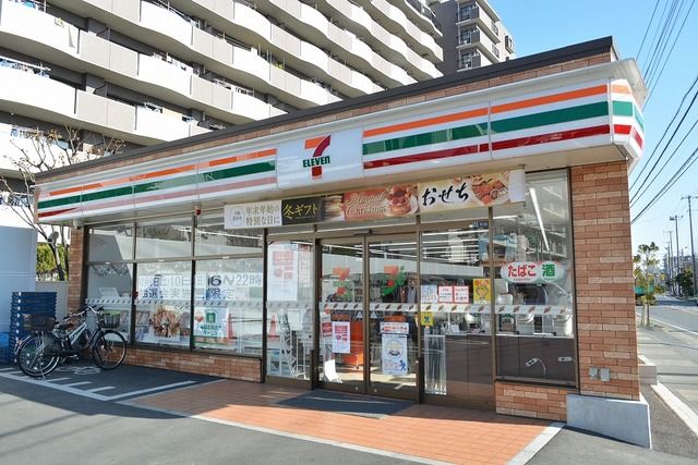 コンビニ　セブンイレブン（コンビニ）まで800m