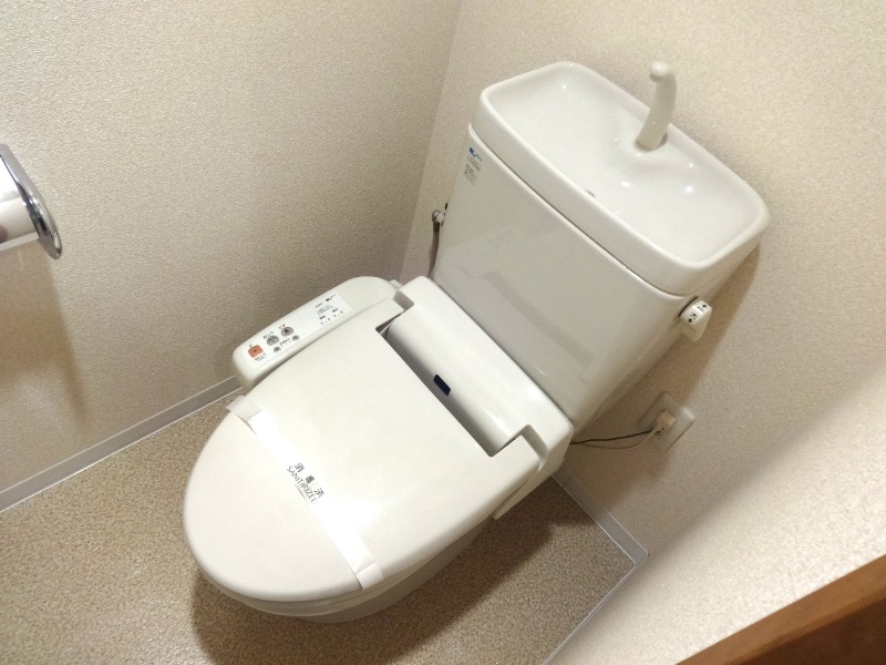 トイレ　冬場も安心の温水洗浄便座！