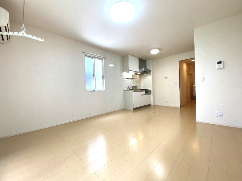 居室・リビング　白を基調にした明るいお部屋です。