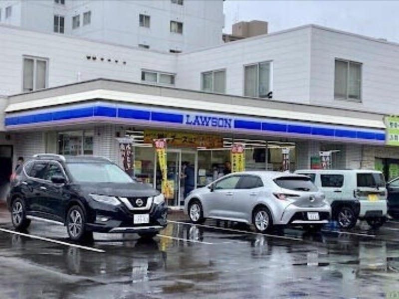 コンビニ　ローソン札幌北7条東店（コンビニ）まで137m