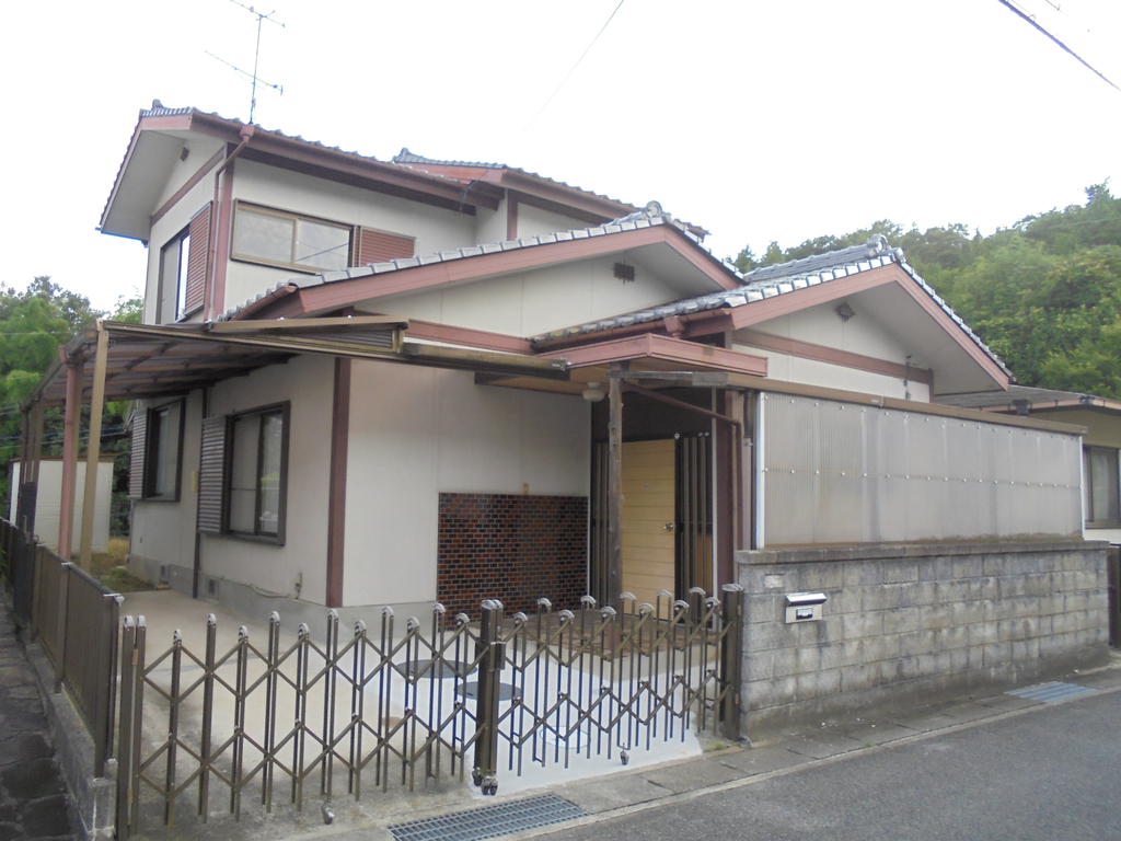 西条町寺家戸建の建物外観