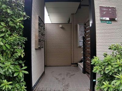 【レオパレスジュノス芦屋のエントランス】