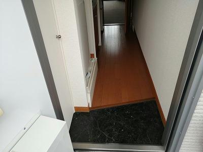 【レオパレスジュノス芦屋の玄関】