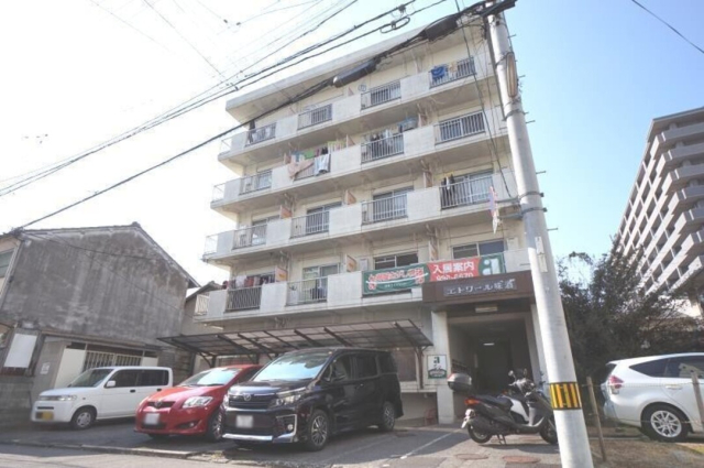 松山市味酒町のマンションの建物外観