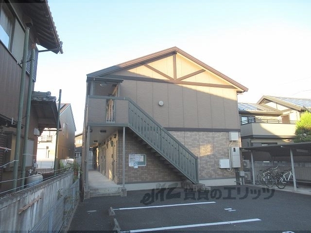 甲賀市水口町神明のアパートの建物外観