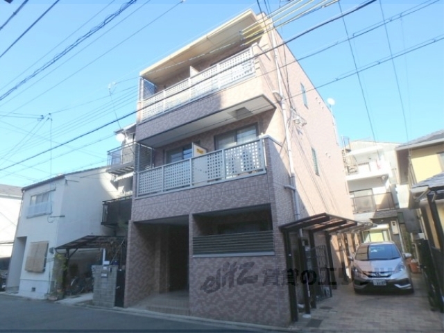京都市下京区西七条市部町のマンションの建物外観