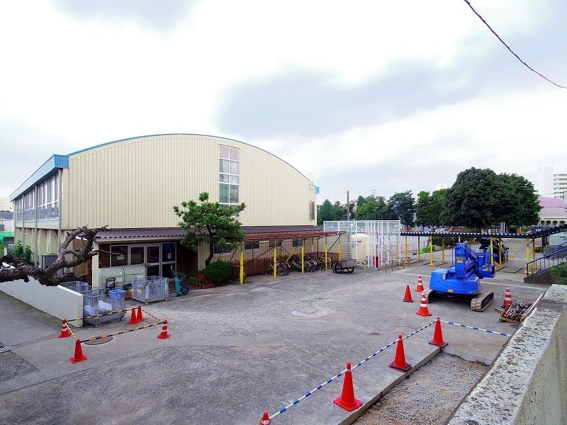 【入間郡三芳町みよし台のマンションの小学校】