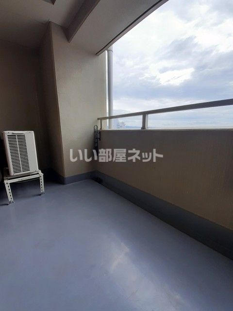 【岸和田市宮本町のマンションのバルコニー】