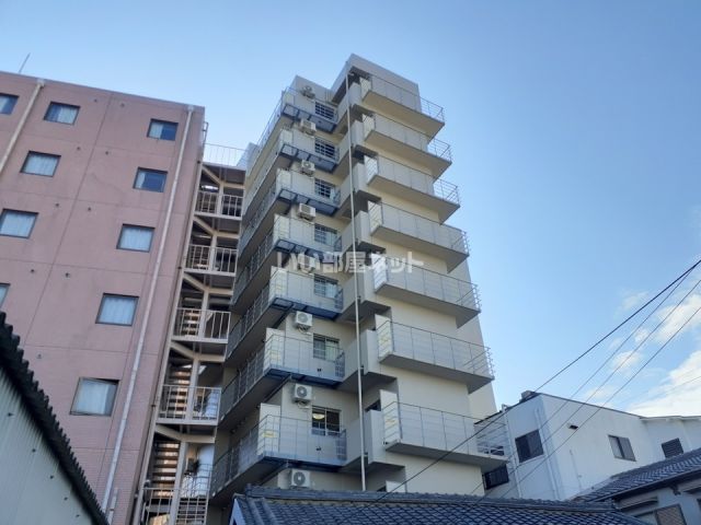 【岸和田市宮本町のマンションの建物外観】