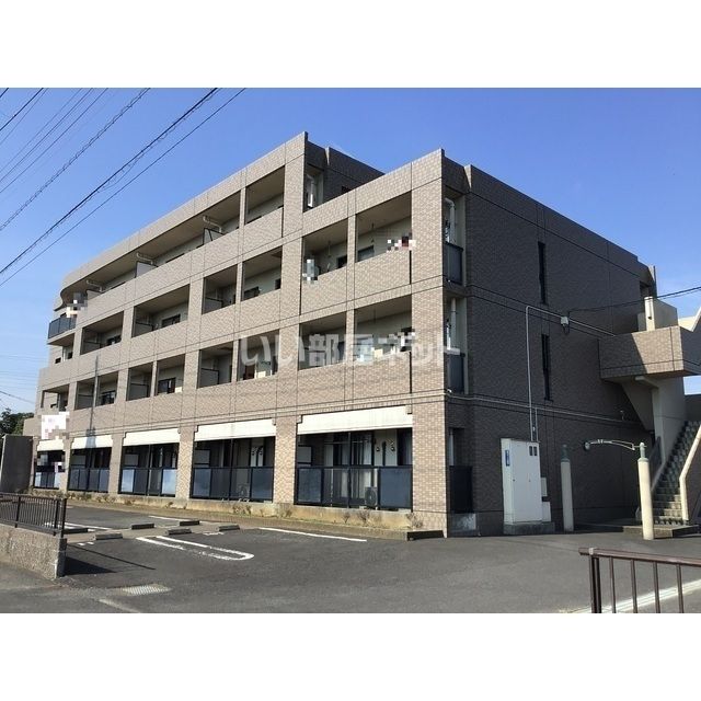 鹿嶋市大字平井のマンションの建物外観