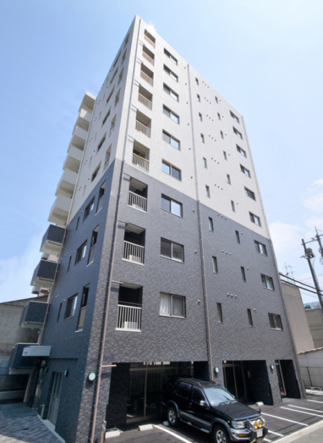 松山市湊町のマンションの建物外観