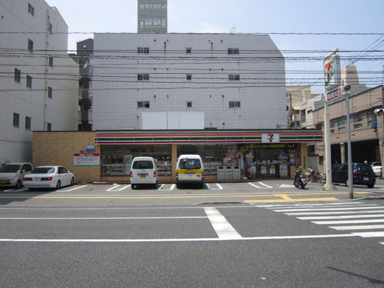 【広島市中区鶴見町のマンションのコンビニ】