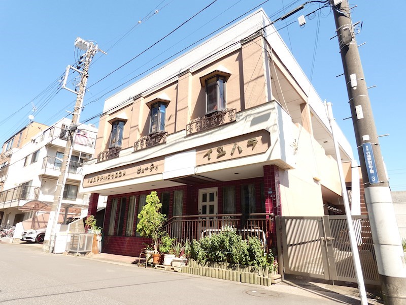 市川市行徳駅前のマンションの建物外観