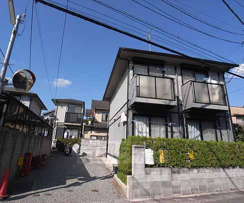 京都市西京区川島権田町のアパートの建物外観