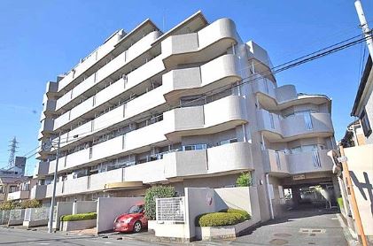 川越市岸町のマンションの建物外観