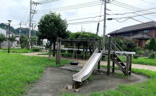 【ブリージングタウン百草園の公園】